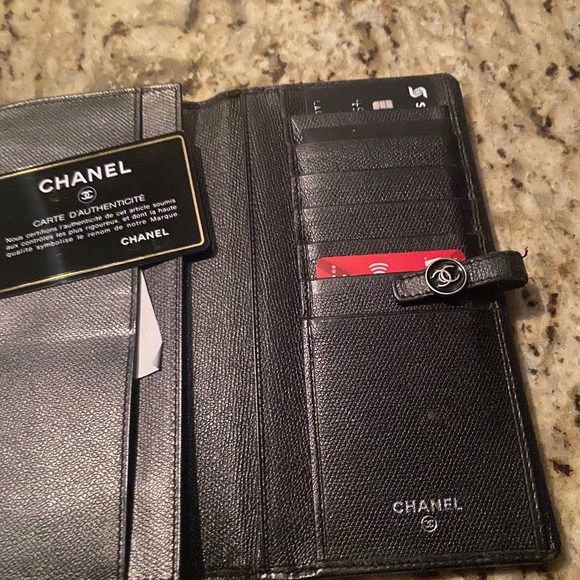 AUTHENTIC. Chanel wallet. Beautiful. - Picture 4 of 8